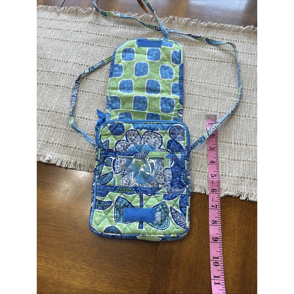 Vera Bradley Crossbody Bag. Doodle Daisy pattern. Great Condition! - Picture 5 of 9